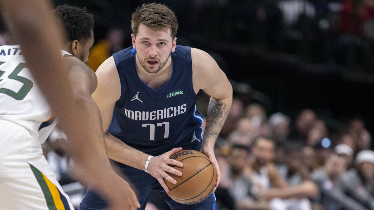 Dallas Mavericks guard Luka Doncic (77) in action during the game between the Dallas.